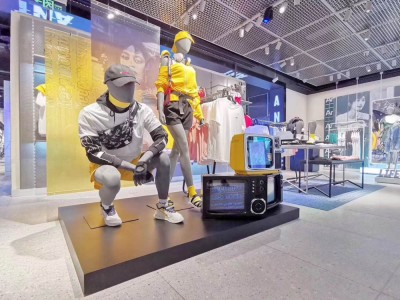 Serija cipela i odjeće